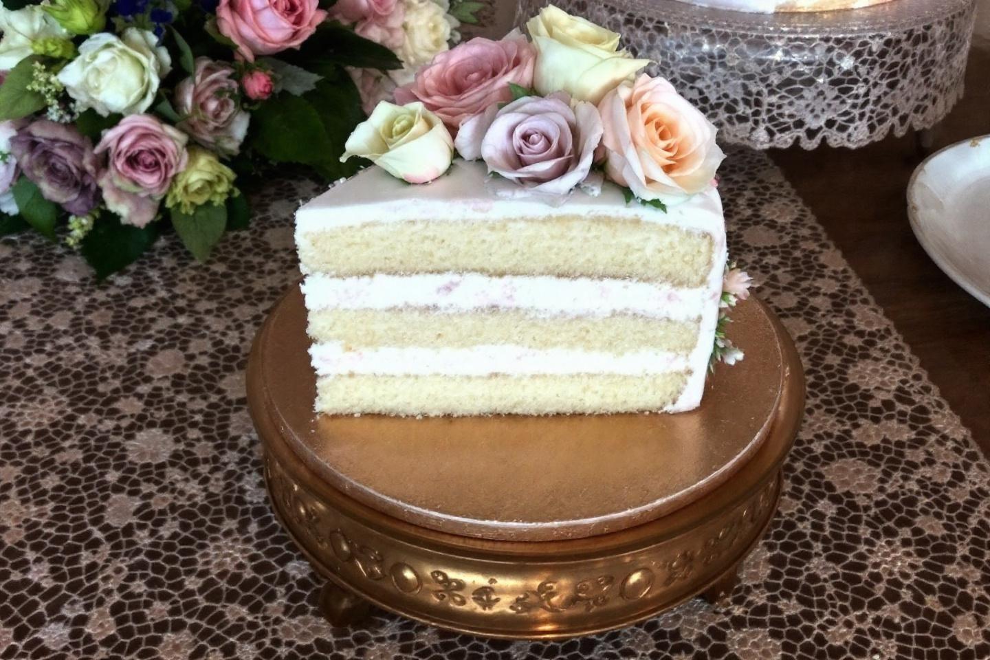 Prix d'un gâteau de mariage : tarifs et options par personne
